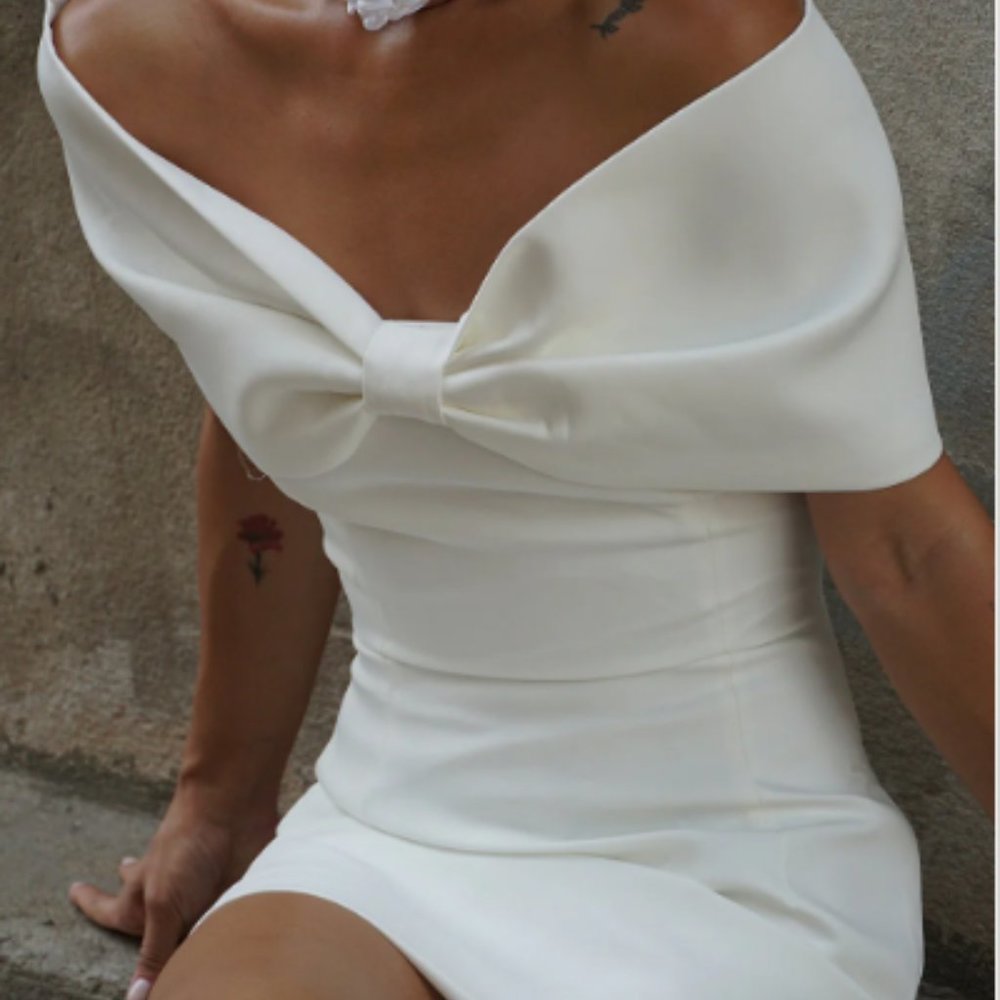 Meshki - Gwyneth Off Shoulder Bow Mini Dress - White
